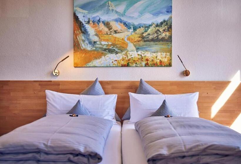 اتاق سوپریور, Aschenbrenner