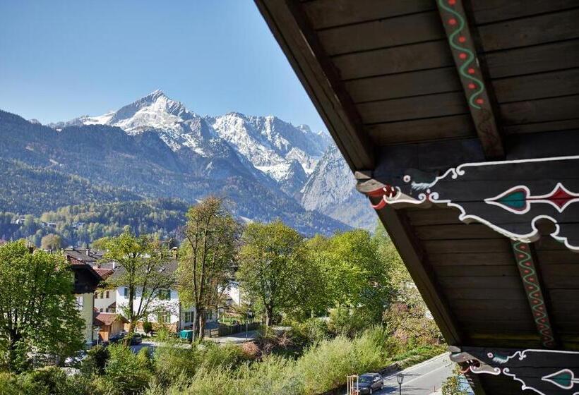 اتاق سوپریور, Aschenbrenner