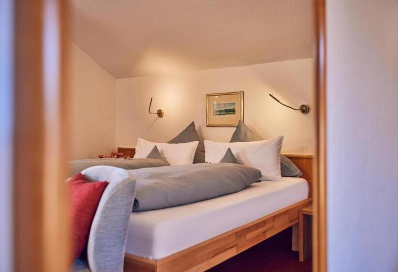 اتاق عادی, Aschenbrenner