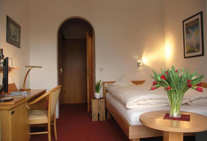 اتاق عادی, Aschenbrenner