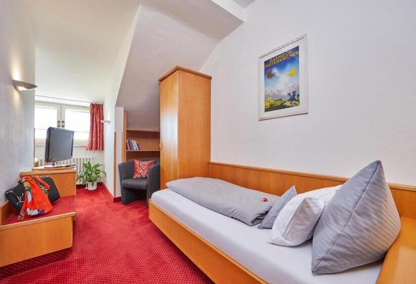 اتاق استاندارد یک نفره, Aschenbrenner