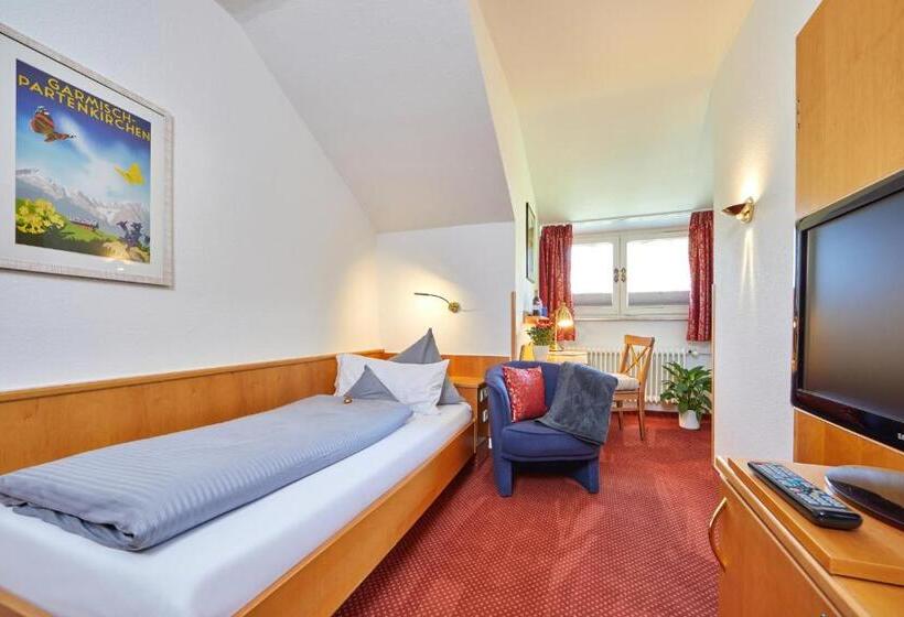 اتاق استاندارد یک نفره, Aschenbrenner