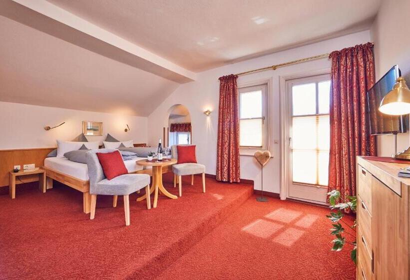 اتاق سوپریور, Aschenbrenner