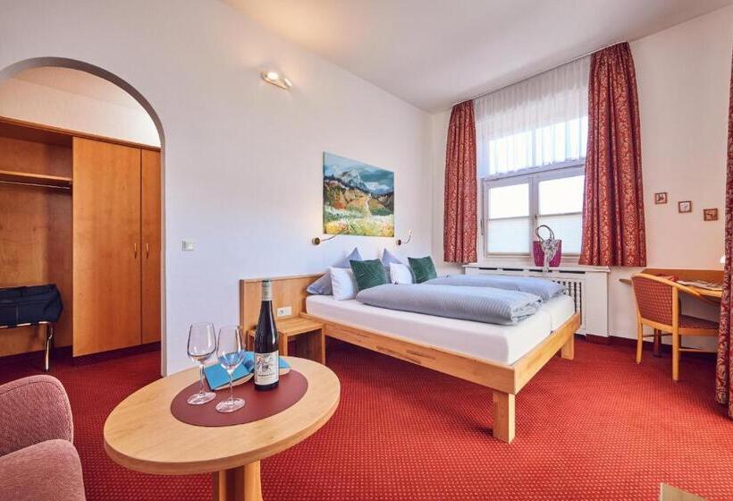 اتاق سوپریور, Aschenbrenner