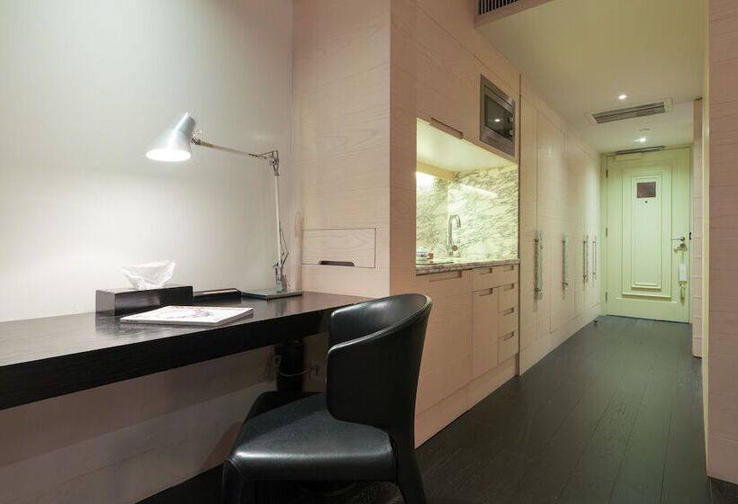 스탠다드 스튜디오, Cachet Boutique Shanghai