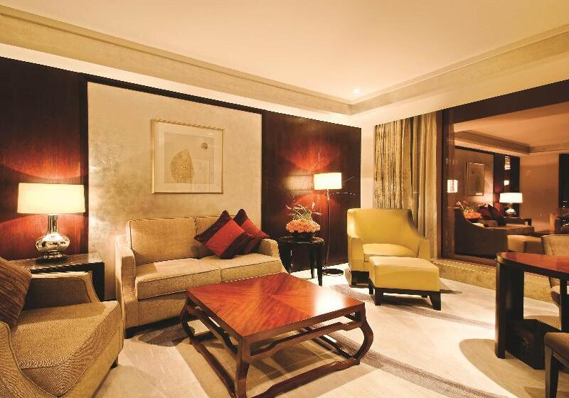 스위트 킹사이즈 침대, Fairmont Beijing   20 Minutes To Forbidden City By Metro