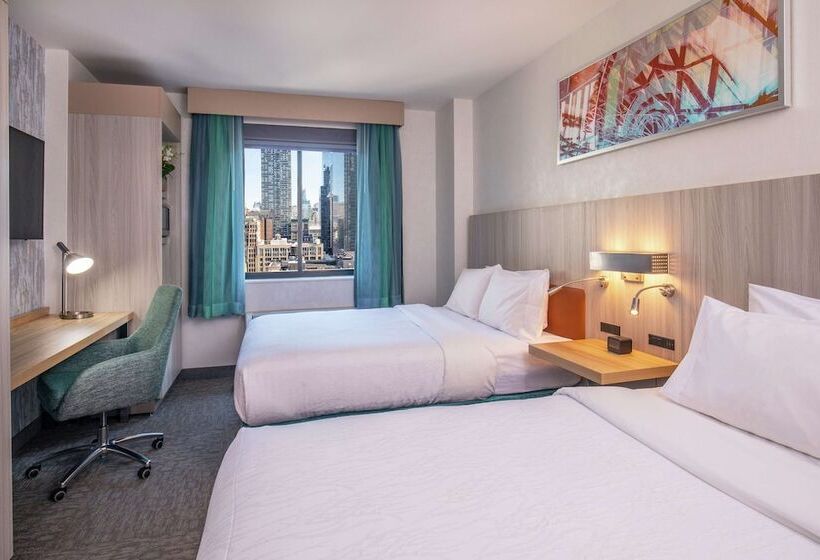 带2个双人床的标准工作室, Hilton Garden Inn New York/manhattan Chelsea