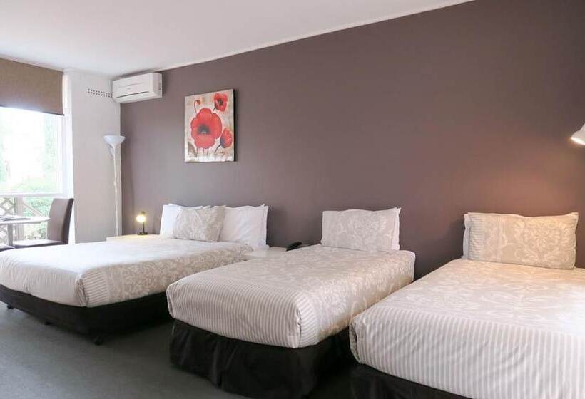 Семейный Номер, The Lyndoch Motel