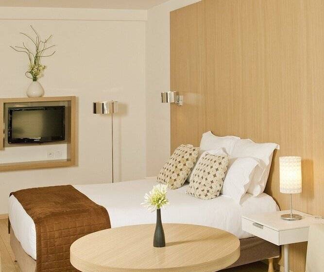 スタンダードスタジオ, Residhome Carrieres La Defense