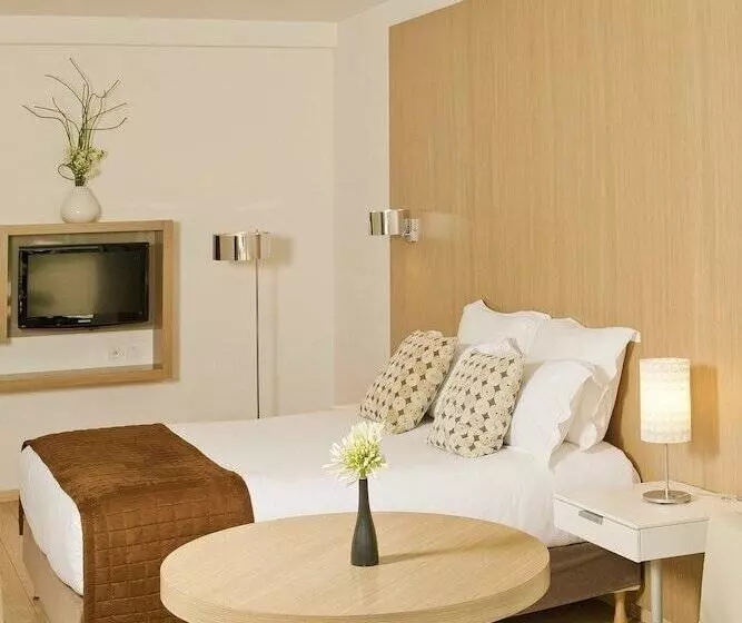 スタンダードスタジオ, Residhome Carrieres La Defense