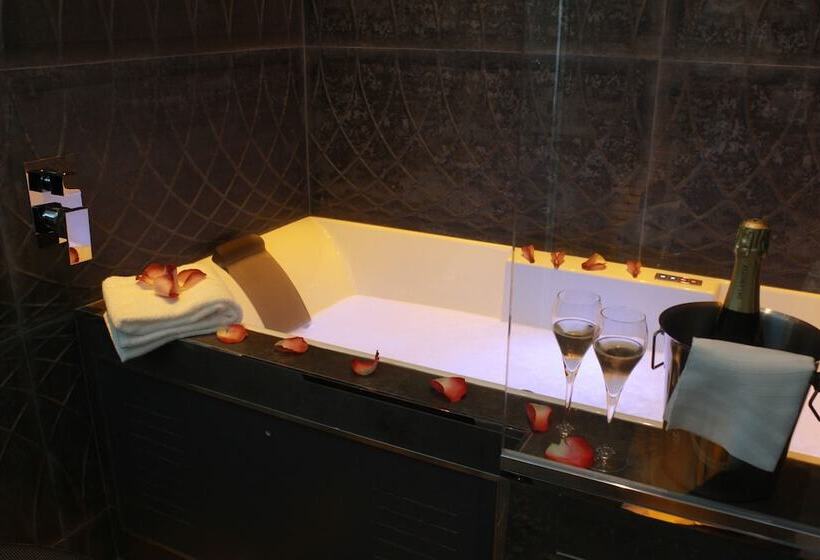Chambre Standard avec Hidromassage, Secret De Paris Hotel & Spa