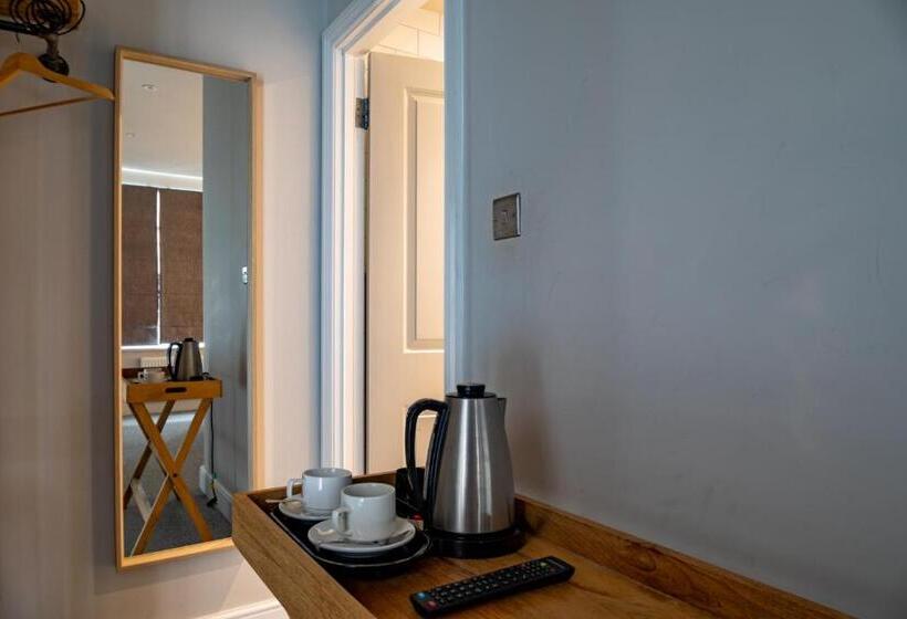 חדר משפחתי, The Bay