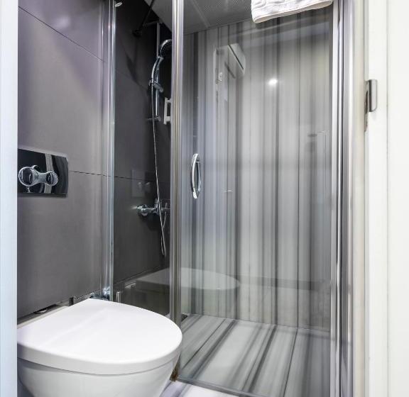 スタンダードルーム, The Pera