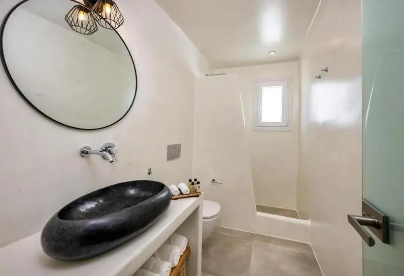 اتاق لوکس با تخت بزرگ, Hill Suites