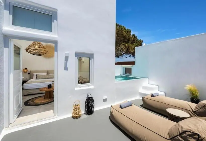 اتاق لوکس با تخت بزرگ, Hill Suites