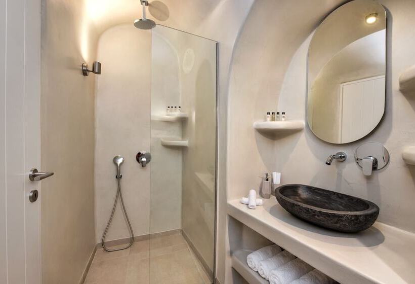 Senior Suite, Hill Suites