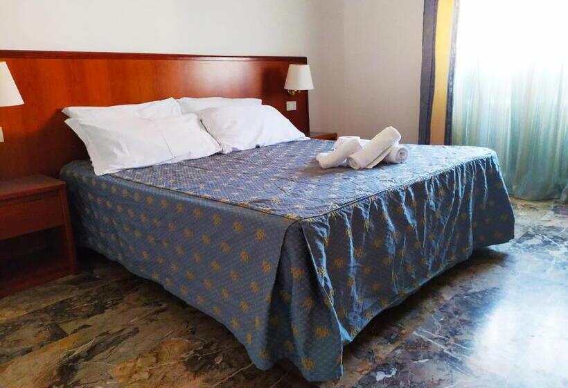 اتاق استاندارد چهار تخته, Domus Cesena