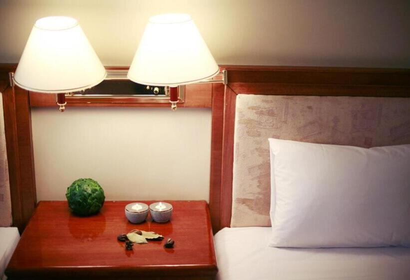 اتاق لوکس چهار تخته, King's Resort & Spa