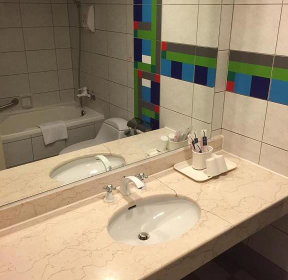 اتاق لوکس چهار تخته, King's Resort & Spa