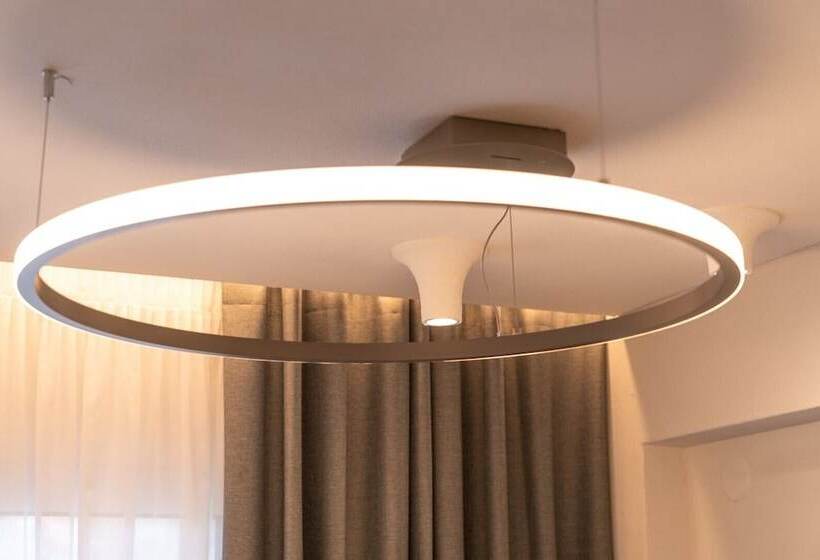 חדר דלוקס נוף בריכה, Mirablue Luxury Residences