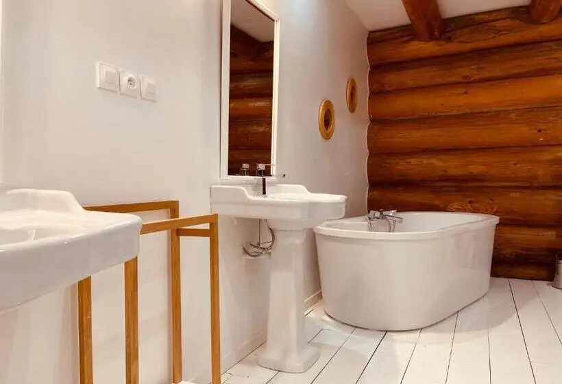 プールの見えるスタンダードトリプルルーム, Au Cottage Du Medoc   Proche Bordeaux