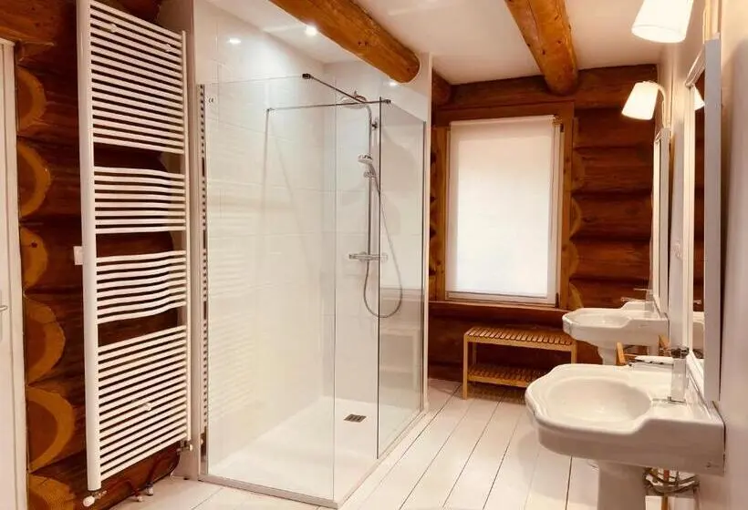 プールの見えるスタンダードトリプルルーム, Au Cottage Du Medoc   Proche Bordeaux