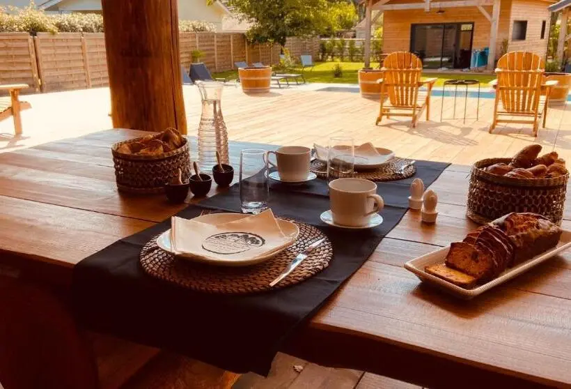 プールの見えるスタンダードトリプルルーム, Au Cottage Du Medoc   Proche Bordeaux