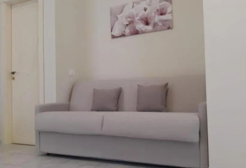 اتاق لوکس خانوادگی, Sweet Home Agropoli