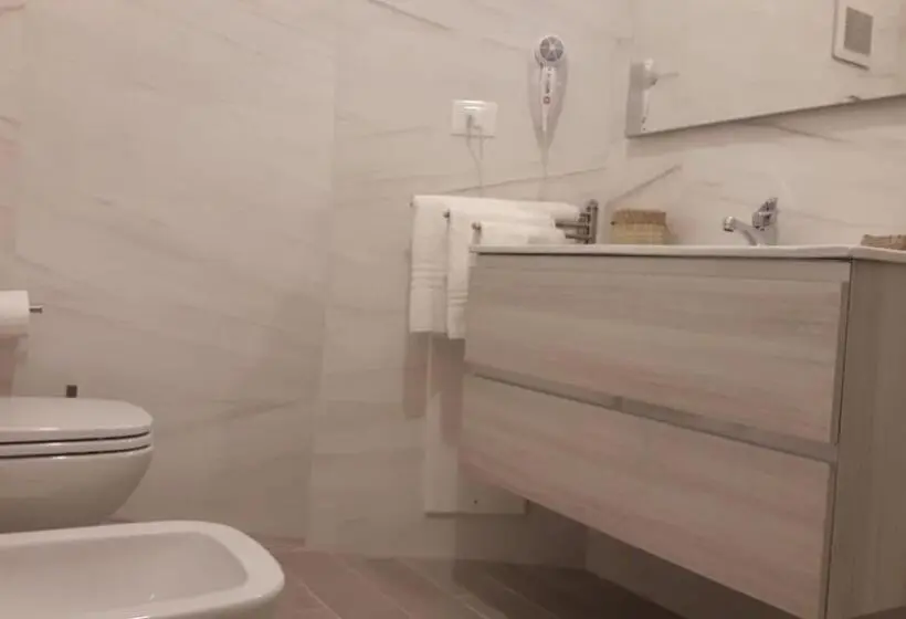 اتاق لوکس خانوادگی, Sweet Home Agropoli