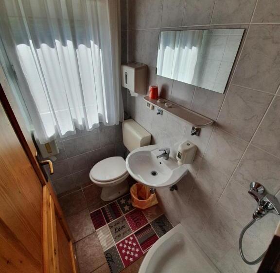 اتاق خانوادگی, Pr` Florjan