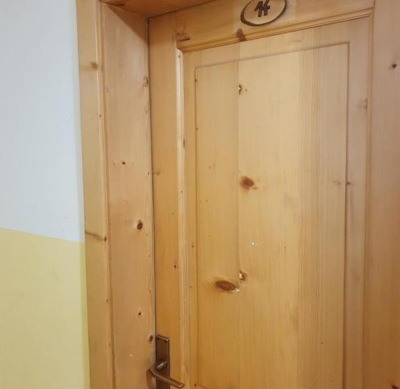 اتاق خانوادگی, Pr` Florjan