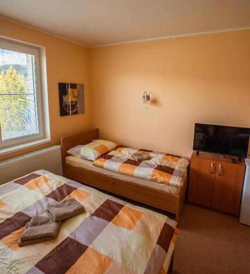 חדר סטנדרט לשלושה, Pension V Lukách