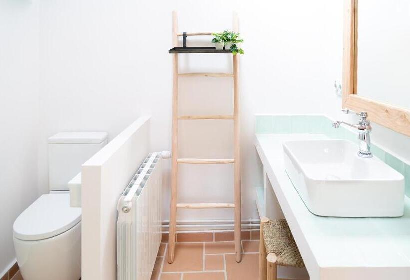 Полулюкс Вид на Горы, Nits De Bosc