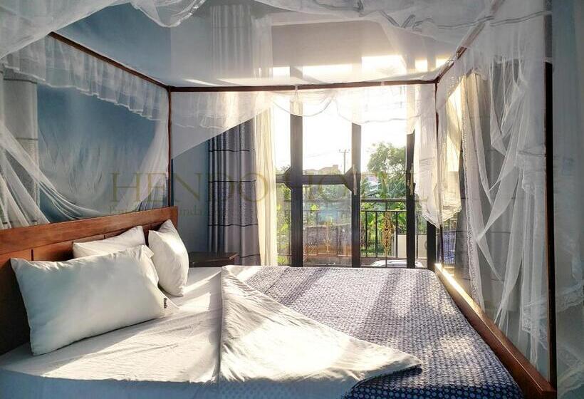 اتاق استاندارد با بالکن, Hendo