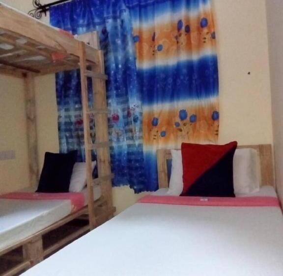 اتاق استاندارد سه نفره, Swahili House & Art