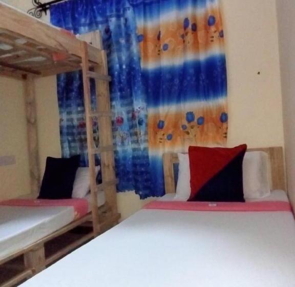 اتاق استاندارد سه نفره, Swahili House & Art