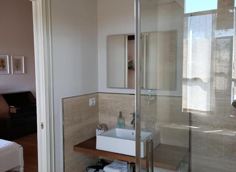 غرفة قياسية مطلّة علي الحديقة, Casale1918