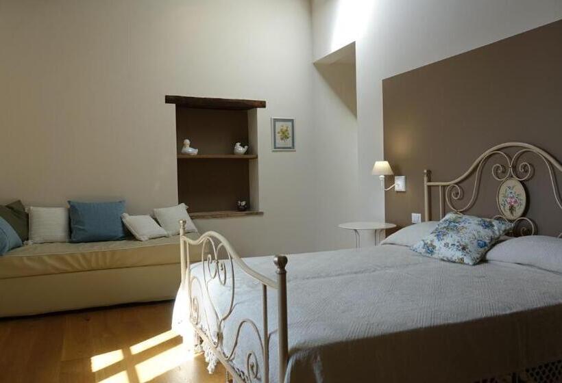 غرفة قياسية مطلّة علي الحديقة, Casale1918