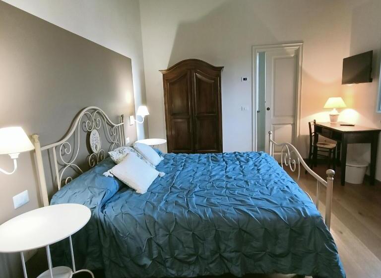 غرفة قياسية مطلّة علي الحديقة, Casale1918