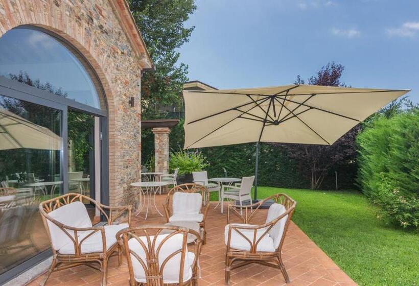 غرفة قياسية مطلّة علي الحديقة, Casale1918