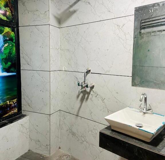 חדר דלוקס, Era