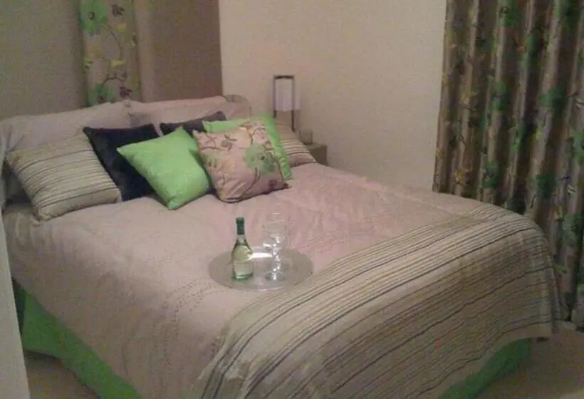 Standard-huone, Room In Guest Room Double Room Private Shower Room Deg Yr