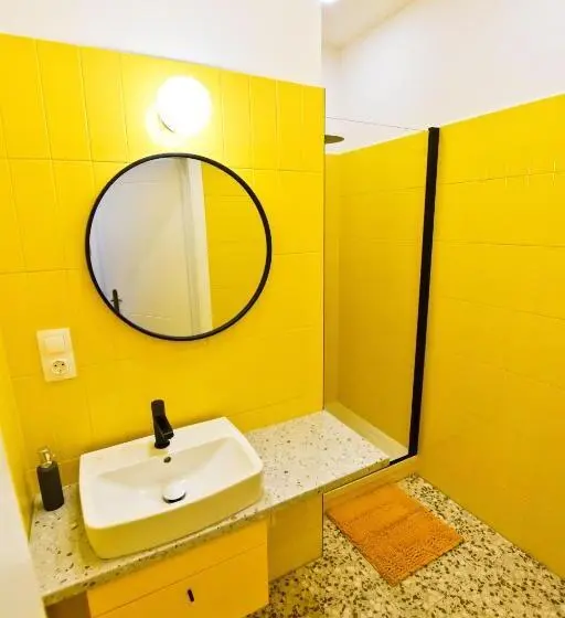スタンダードスタジオ, Zachár Apartman