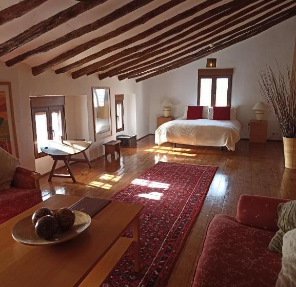 سوییت لوکس, Casa Pedro Barrera