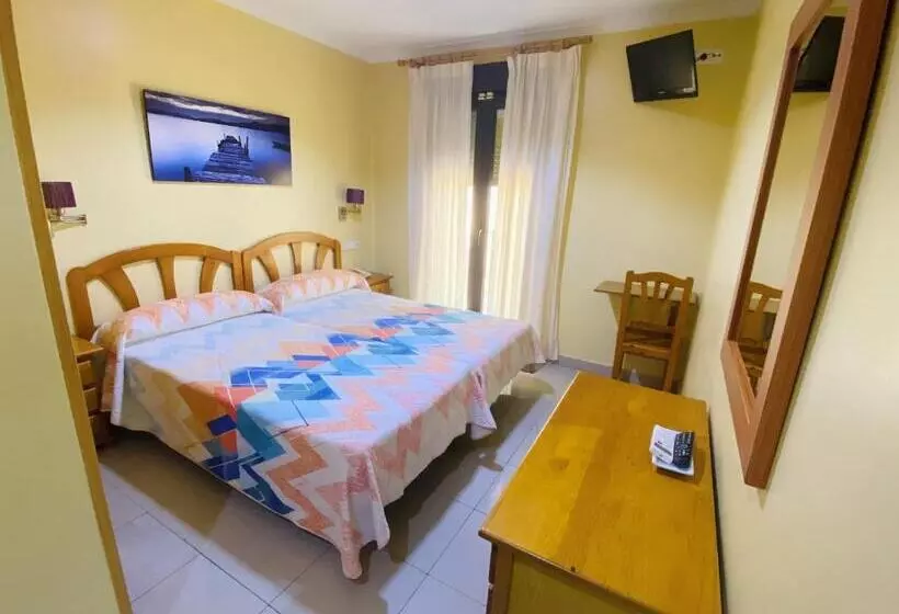 オーシャンビュースタンダードルーム, Hostal L'Anfora