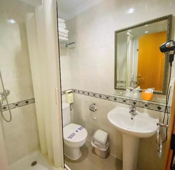 景色の見えるスタンダード４人部屋, Hostal L'Anfora