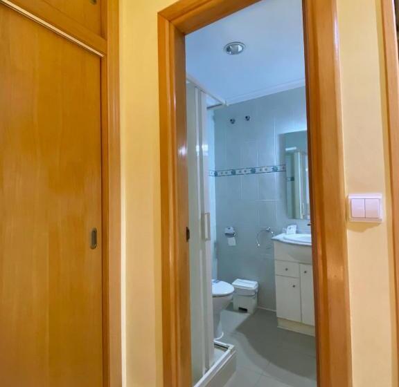 חדר סטנדרט לשלושה, Hostal L'Anfora