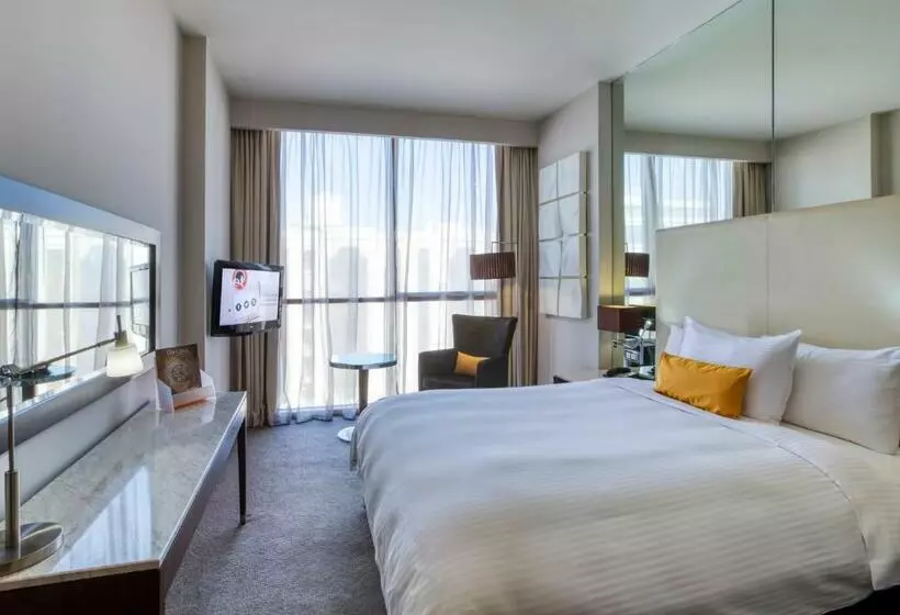 اتاق خانوادگی تودرتو, Centro Barsha By Rotana