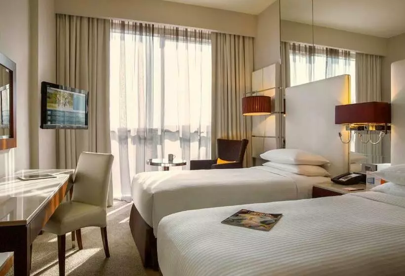 اتاق خانوادگی تودرتو, Centro Barsha By Rotana