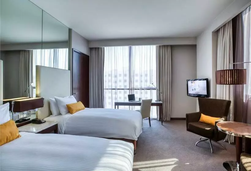 اتاق خانوادگی تودرتو, Centro Barsha By Rotana